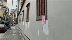 清水巖祖師廟遭貼告示 北水處致歉依法修復台北自來水事業處3日表示，因張貼施工告示影響艋舺清水巖祖師廟牆面，已向廟方致歉，將配合文資委員會勘後意見，並找專業古蹟修復人士處理。（廟方提供）中央社記者劉建邦傳真  114年1月3日