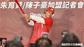 ▲陳子豪加盟味全龍記者會。（圖／記者劉彥池攝影）