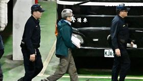 李文宗被上銬，解送台北看守所。（圖／記者鄭孟晃攝影）