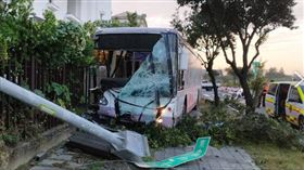 車禍,安南區,公車,圍牆,小貨車