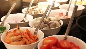 ▲自助餐吃到飽的形式，海鮮特別受歡迎！（示意圖／翻攝自pixabay）