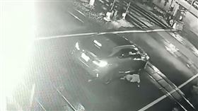 肇逃,平交道,台中,烏日,骨折,車禍（圖／翻攝畫面）