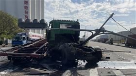 曳引車,車禍,交通號誌,台中（圖／翻攝畫面）