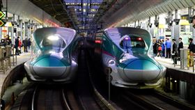 日本年假近尾聲 陸空交通現收假人潮日本新年假期接近尾聲，4日出現收假人潮，欲返回工作崗位的人潮造成新幹線及民航機幾乎班班客滿。圖為之前停靠在JR東京站的新幹線列車。中央社記者黃名璽攝  114年1月4日