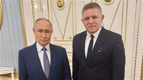 去年底，斯洛伐克總理費佐（右）與俄羅斯總統普丁在克里姆林宮會晤。（圖／翻攝robert.fico IG）