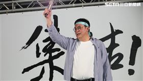 民眾黨挺柯文哲首場集會，前「韓粉五虎將」陳清茂上台說話。（圖／記者鄭孟晃攝影）