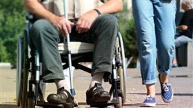 她年薪300萬！公婆住院請看護還費用全付