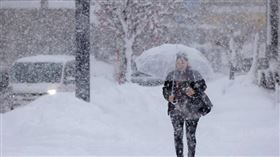 日本青森大雪破紀錄！積雪量3倍　2男摔死