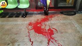 老診所遭潑漆拆招牌！議員關切躺中槍