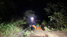 上廁所,邊坡,墜谷,南投（圖／翻攝畫面）