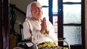 116歲的巴西修女盧卡斯目前為世上最年長的人。（圖／翻攝LongeviQuest）