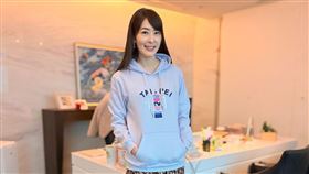 賈永婕突鬆口「辭101董事長」！真相曝光：自己去賣衣服（圖／翻攝自賈永婕臉書）