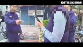 北市丁男拿大聲公播放嗩吶聲遭到警方逮捕。（圖／翻攝畫面）