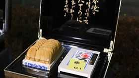 日本北海道函館產的生海膽，拍出了700萬日圓的天價。（圖／美聯社／達志影像）