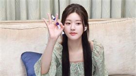 趙露思不想拍戲，媽媽直接翻出合約，看要賠多少錢。（圖／翻攝自微博）