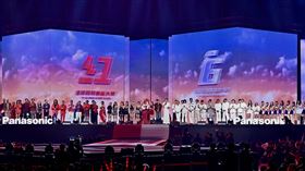 《2025紅白》開場大團拜（圖／台視提供）