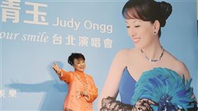 將在台北辦演唱會  翁倩玉出席宣傳（2）旅日資深藝人翁倩玉將在台北舉辦「翁倩玉2025 Thank You for Your Smile演唱會」，她22日出席記者會宣傳，並演唱當年創造「阿信風潮」的名曲「永遠相信」。中央社記者郭日曉攝  113年10月22日