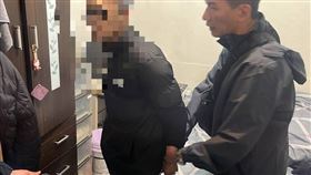 高雄婦9度面交被騙走現金及黃金共5627萬元，警方循線逮4名車手。（圖／翻攝畫面）