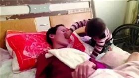 江蘇省沭陽縣婦人張榮香2011年因車禍變成植物人，昏迷3個月後才被檢查出在車禍發生前已有身孕。（圖／翻攝微博）