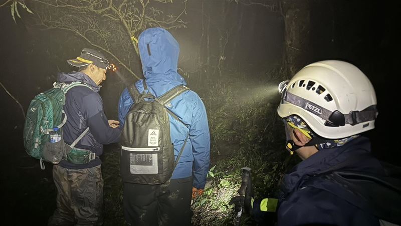 父子烏來登山迷路失聯　消防隊搜尋中