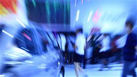 ▲CES 2025吸引來自全球的科技企業參展，AI技術成為展會最大亮點，涵蓋智慧生活、健康科技與網路安全等領域。