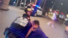 台北市大安區敦化南路二段上一家飯店昨天（5日）深夜發生鬥毆事件，呂姓、吳姓男子疑因酒醉插隊辦理入住，遭正在排隊的印尼、德國籍旅客嘲諷「不懂排隊」，雙方爆發口角，4人在飯店大廳大打出手，警方獲報到場，將打者雙方全帶回偵訊