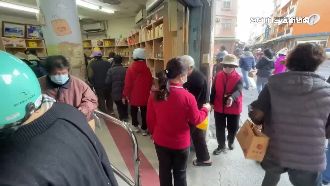 年節送禮市場夯　蛋捲、花生糖名店現人潮