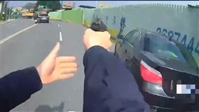 板橋警,假車牌,通緝,攔截圍捕,開槍,中槍