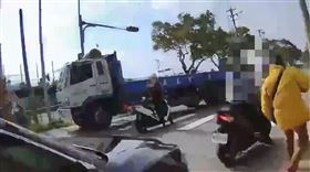 板橋警,假車牌,通緝,攔截圍捕,開槍,中槍