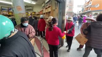 年節送禮夯！蛋捲、花生糖名店現排隊人潮