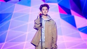 鹿晗酒後直播形象全毀！社群平台全遭禁止關注　工作室道歉：不良示範