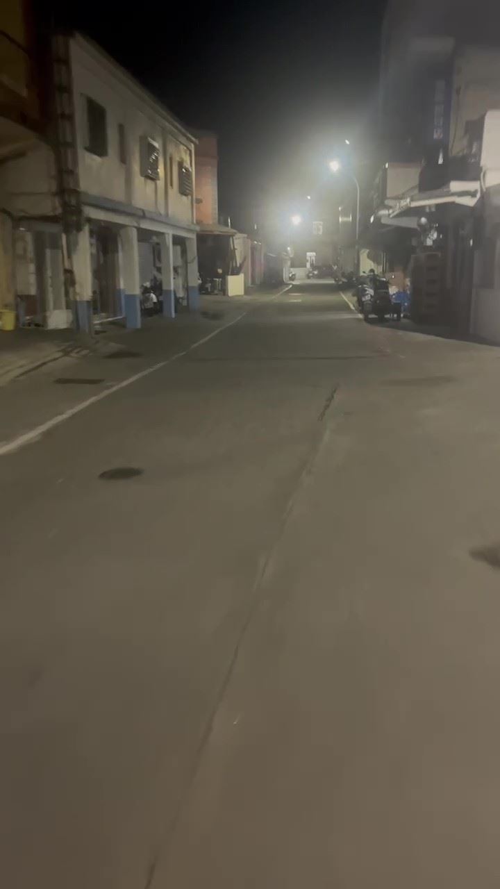 王天佑從綠島監獄脫逃之後，鄉公所通知居民門窗緊閉，街道空無一人。(圖／讀者提供)