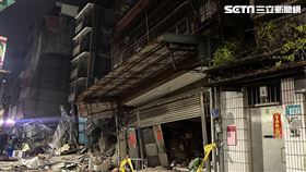 現場狀況十分驚悚，警消也立即擴大疏散附近住戶。（圖／記者黃翎瑄攝）