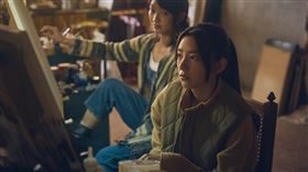 《不如海邊吹吹風》郭雪芙（前）在畫中透露自己的心意，被蔡思韵看穿但不說破。（圖／大川大立提供）