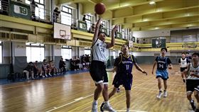 東山國中翟叡上籃得分。（圖／U19籃球聯盟提供）