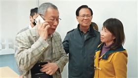 柯文哲（左）去年9月10日應訊坦承，成立木可是要以採購及投資等形式向金主收錢。（翻攝民眾黨YouTube）