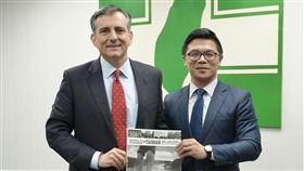 美國「雷根總統基金會暨紀念中心」會長兼執行長楚里歐及訪團於昨（6）日下午拜訪民進黨。（圖／民進黨提供)