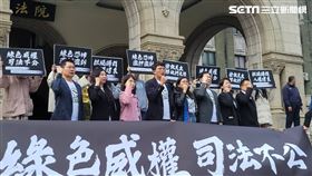 ▲黃國昌等民眾黨8名立委赴司法院遞交1月11日「釘孤枝」活動的邀請函，由司法院刑事廳長接收。（圖／記者楊佩琪攝）
