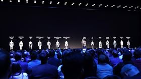 黃仁勳揭機器人CES再亮相黃仁勳於美國消費性電子展（CES）表示實體AI（Physical AI）是AI下階段發展重點。中央社記者張欣瑜拉斯維加斯攝  114年1月7日