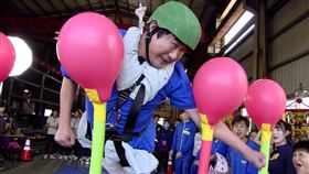 胡瓜努力玩遊戲（圖／民視提供）