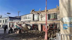 西藏日喀則市定日縣今（7）日發生規模7.1強震。（圖／翻攝自網易新聞）