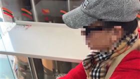 張女落網後態度惡劣，甚至還與員警對嗆。（圖／警方提供）