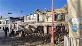 西藏日喀則市定日縣今（7）日發生規模7.1強震。（圖／翻攝自網易新聞）