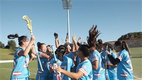 台灣隊女子袋棍球在小組賽取得二連勝，晉級四強並搶下2026女子袋棍球世界錦標賽門票。（圖／袋棍球協會提供）