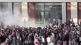 蒲城示威破10萬人！習近平皇位搖搖欲墜？華人喊話國民黨：歡迎回歸大陸 X