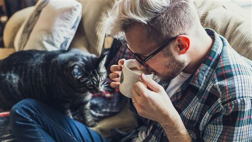 誤食螞蟻小強怎辦？醫勸喝「1飲品」救胃