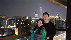 黃少祺與老婆甜蜜跨年。（圖／翻攝自臉書）