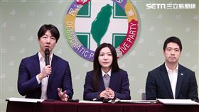 民進黨上午由立委吳沛憶、民進黨發言人吳崢、律師陳又新召開「人民救濟最後途徑 藍白莫再封殺憲法法庭」記者會。（圖／記者盧素梅攝影)