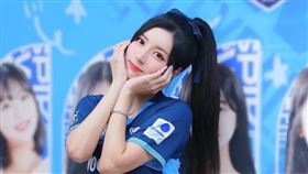  「棒球場朴敏英」南珉貞近日在台北富邦球場應援。（圖／翻攝自minjeong_w_ IG）