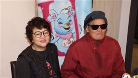 紀寶如（左）陪同李炳輝出面（圖／記者鄭孟晃攝）